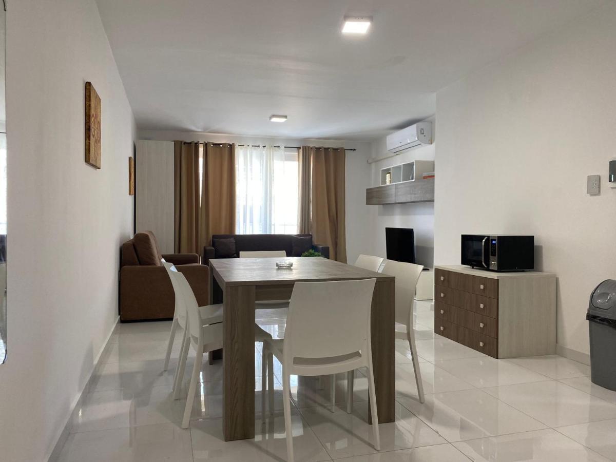 Sunrise Court Apartment *